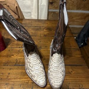 Vintage snake skin sz 9 cowboy boots
